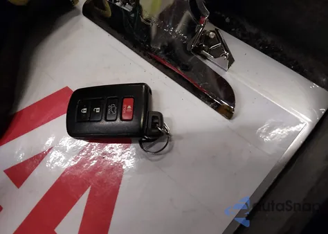 2017 Toyota Rav4 Xle z USA, uszkodzony, nr VIN 2T3RFREV6HW695316